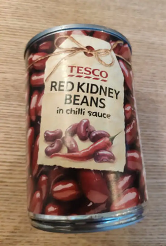 Red kidney beans in chilli sauce front packaging