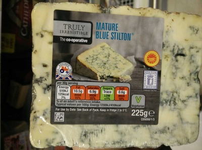 Mature blue stilton front packaging