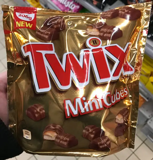 Twix Mini Cubes front packaging