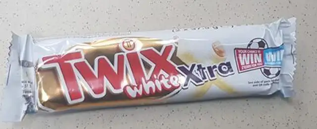 Twix White Extra front packaging