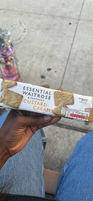 ESSENTlAL Custard Creams