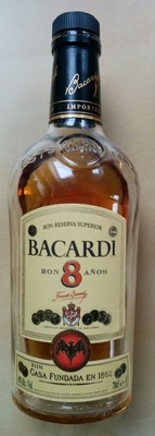 Bacardi Ron 8 Años front packaging