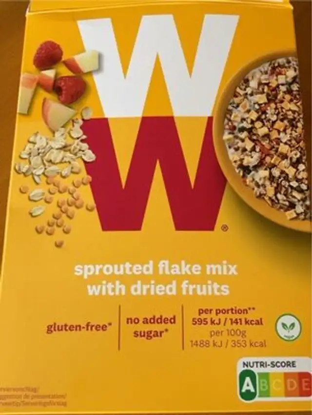 Sprouted flake mix with dried fruits