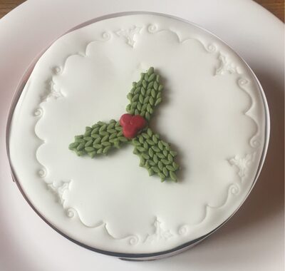 Tesco Top Iced Fruit Cake 907G