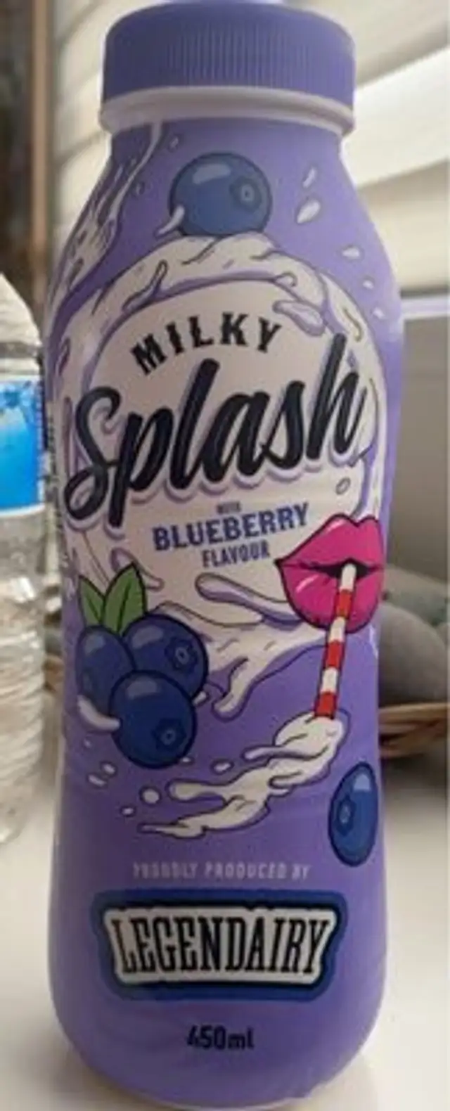 Milky splash with blueberry flavour