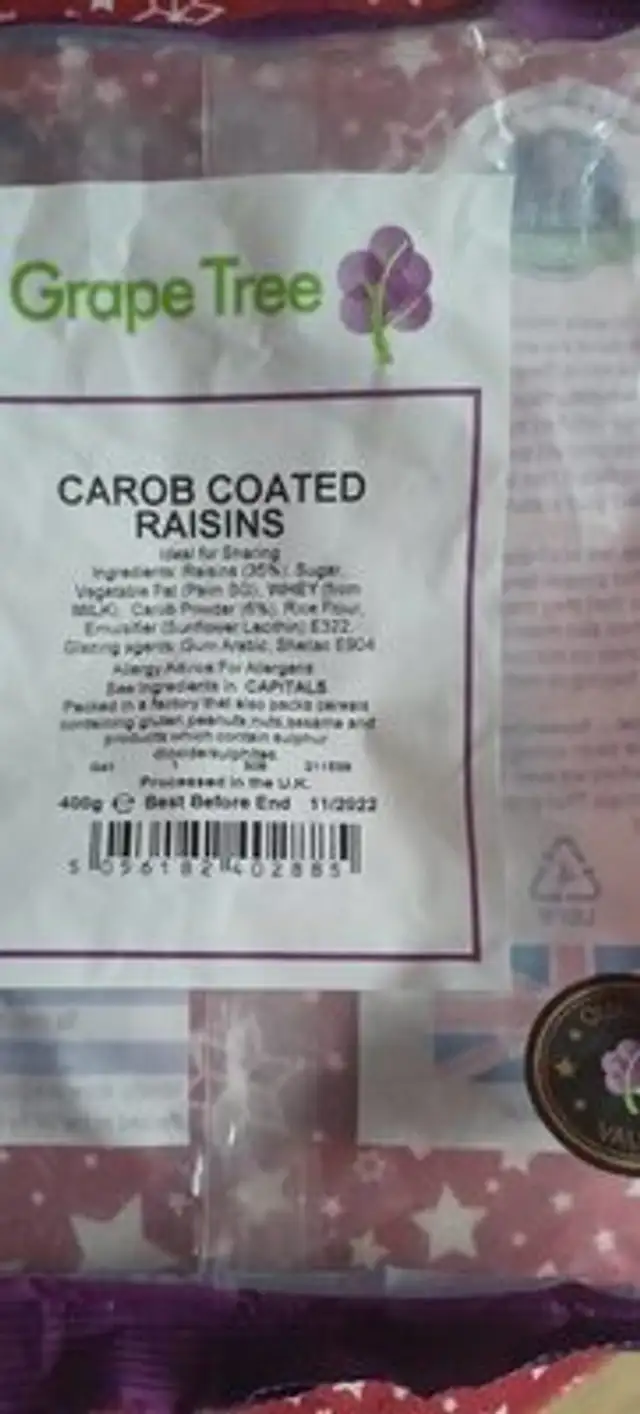 Carob coated raisins
