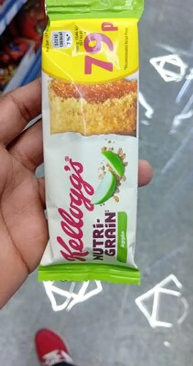 Nutri-grain Apple front packaging