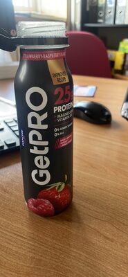 Strawberry and raspberry flavour drinking yoghurt with sweeteners