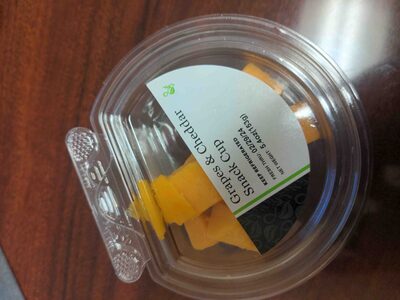 Grapes and chedder snack cup