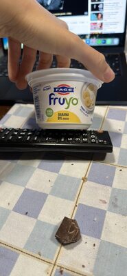 Yogurt colato con pezzi di banana