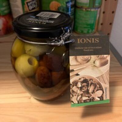 Griechischer salat mit feta und oliven