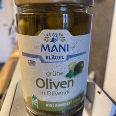 grüne Oliven in Olivenöl
