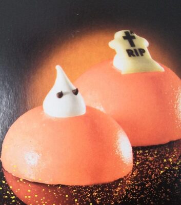 Crème glacée à la vanille avec coulis de fruits