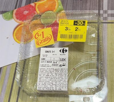 Assortiment de donuts décorée d'un glaçage.