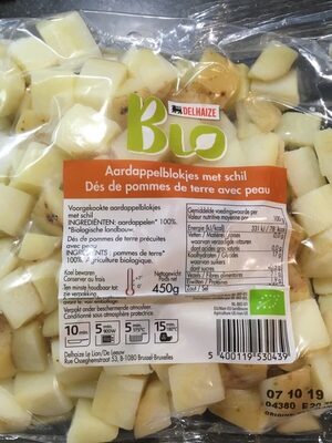 Dés de pommes de terre avec peau