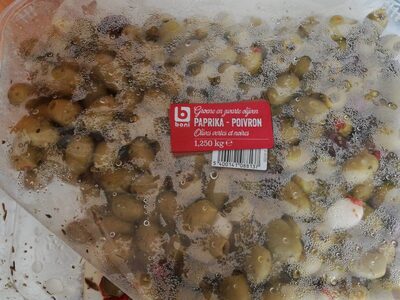 Olives vertes et noir poivrons