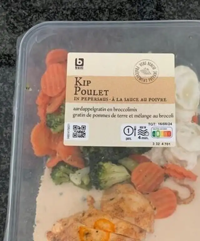 Kip in pepersaus aardappelgratin en broccolimix front packaging