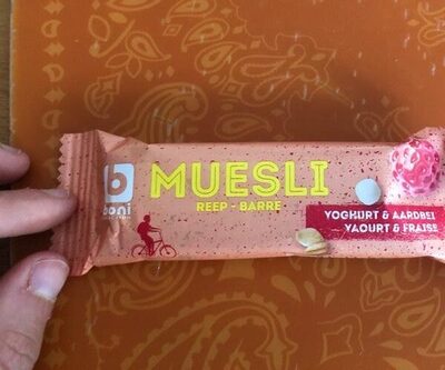 Muesli bar front packaging