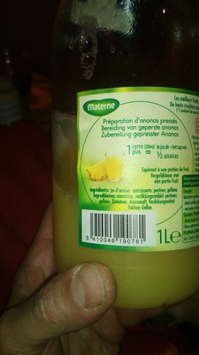 Jus de fruits ananas pressés