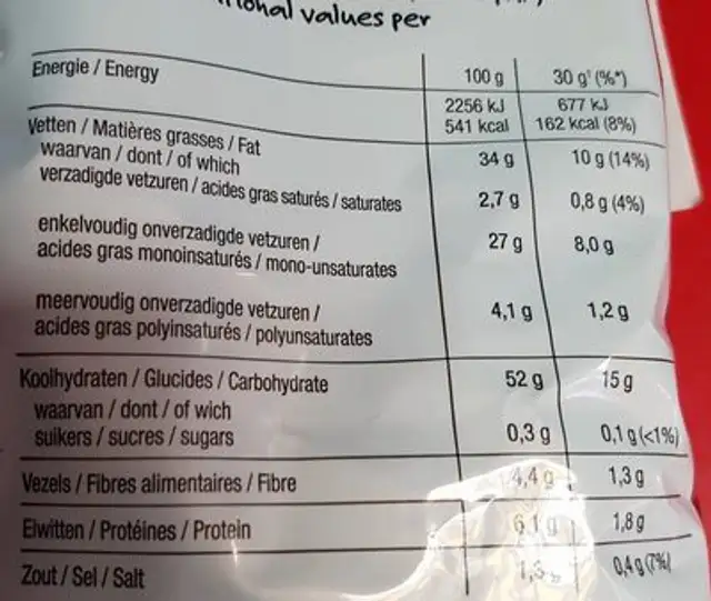 Lay's Naturel XL size nutrition facts table