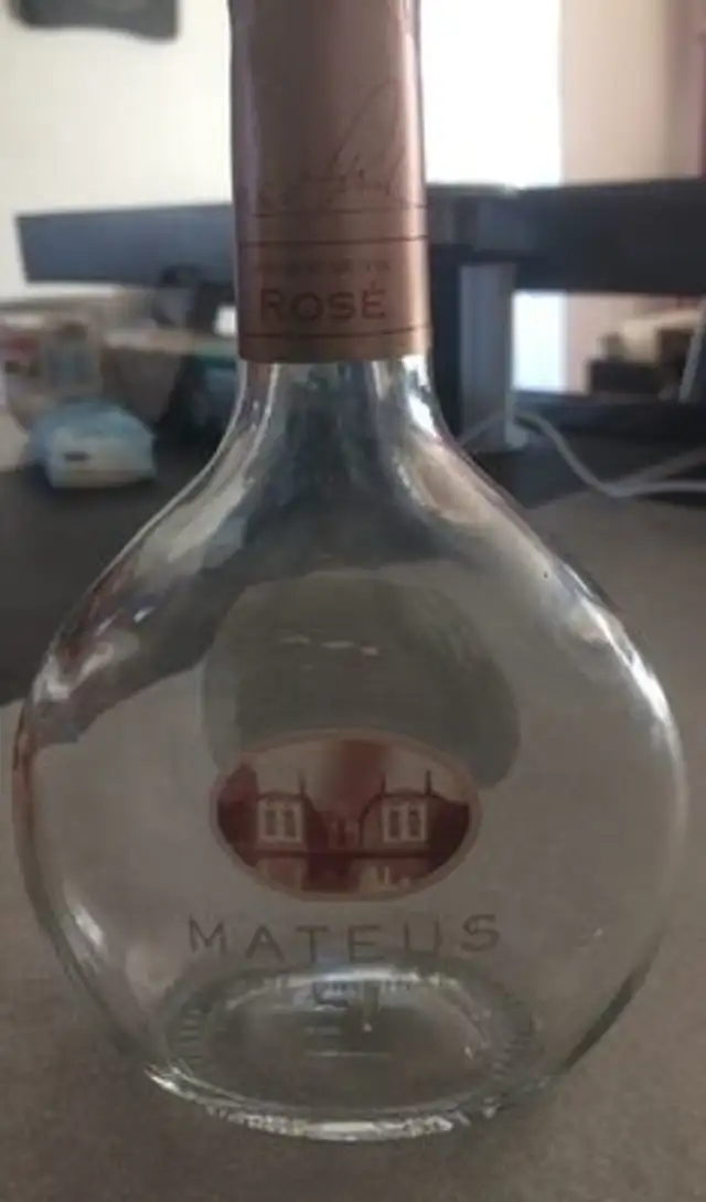 Vinho Mateus front packaging