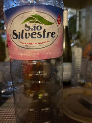 água mineral natural