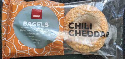 Chili cheddar bagels