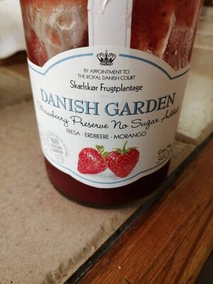 Strawberry preserve front packaging