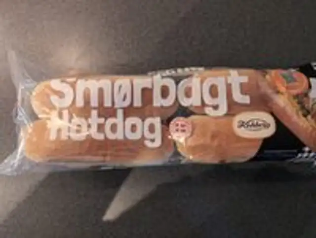 Smørbagt hotdogbrød
