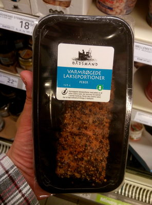 Varmrøget Laks Med Peber front packaging