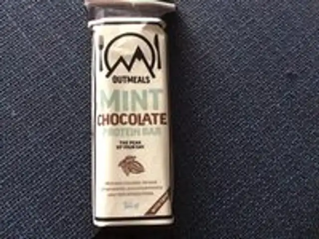 Mint chocolate protein bar