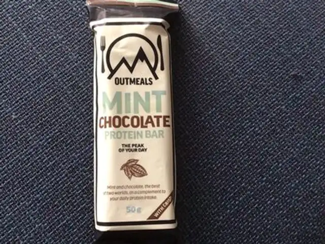 Mint chocolate protein bar front packaging