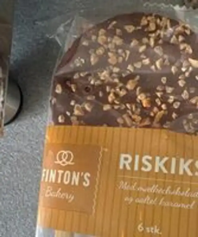 Riskiks med mælkechokolade og saltet karamel