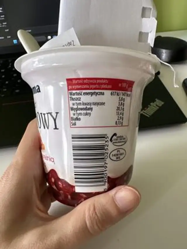 Jogurt kremowy z wiśnią, czereśnią i granolą nutrition facts table