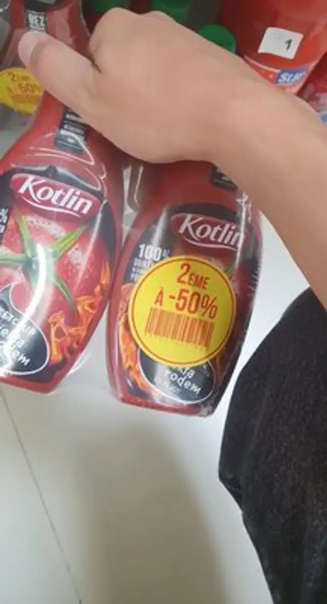 Extra hot ketchup front packaging