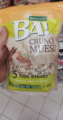 Crunchy muesli with honey and nuts front packaging