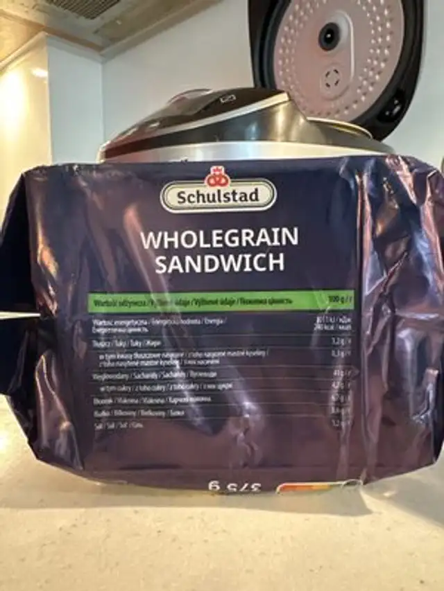 Chleb tostowy pszenny pełnoziarnisty nutrition facts table