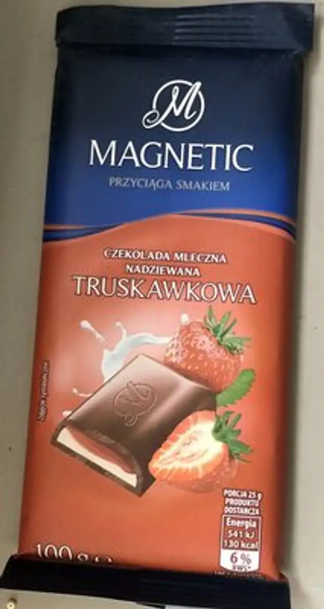 Czekolada mleczna nadziewana truskawkowa front packaging