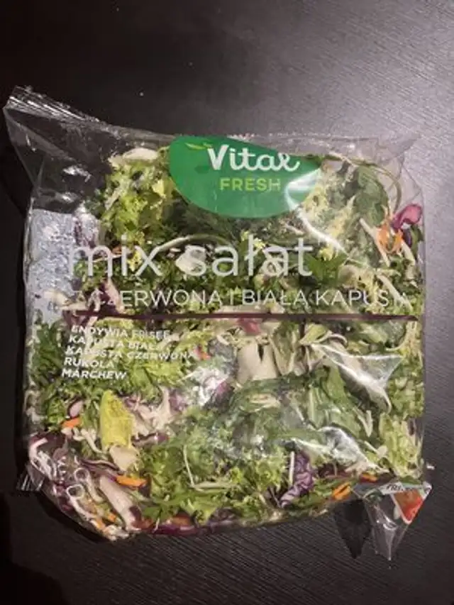 mix salad with red and white cabbage nutrition facts table