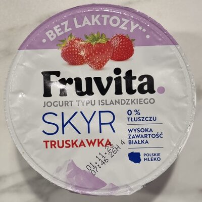 Jogurt islandzkiego Skyr z truskawką