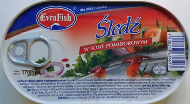 Śledzie w sosie pomidorowym. front packaging
