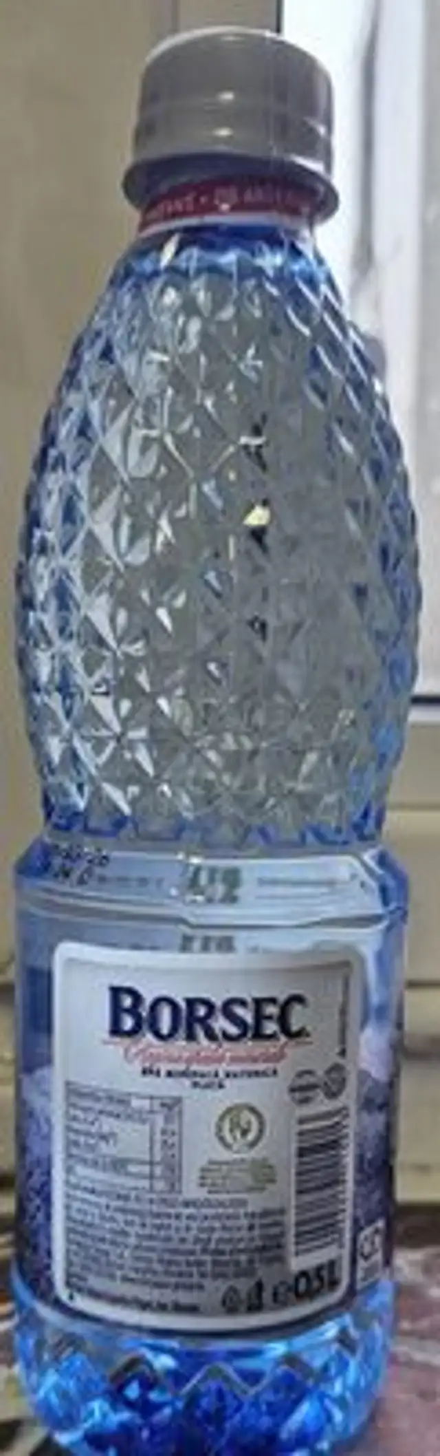 Apă plată minerala naturală front packaging