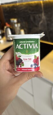 low fat stirred yoghurt mixed berries