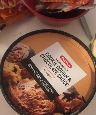 Kaurajäätelö cookie dough and chocolate sauce front packaging