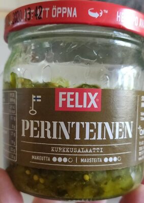 Perinteinen kurkkusalaatti