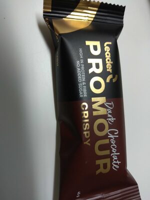 Tummansuklaanmakuinen proteiinipatukka front packaging