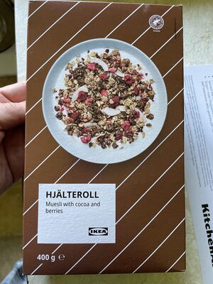 Muesli with cocoa and berries