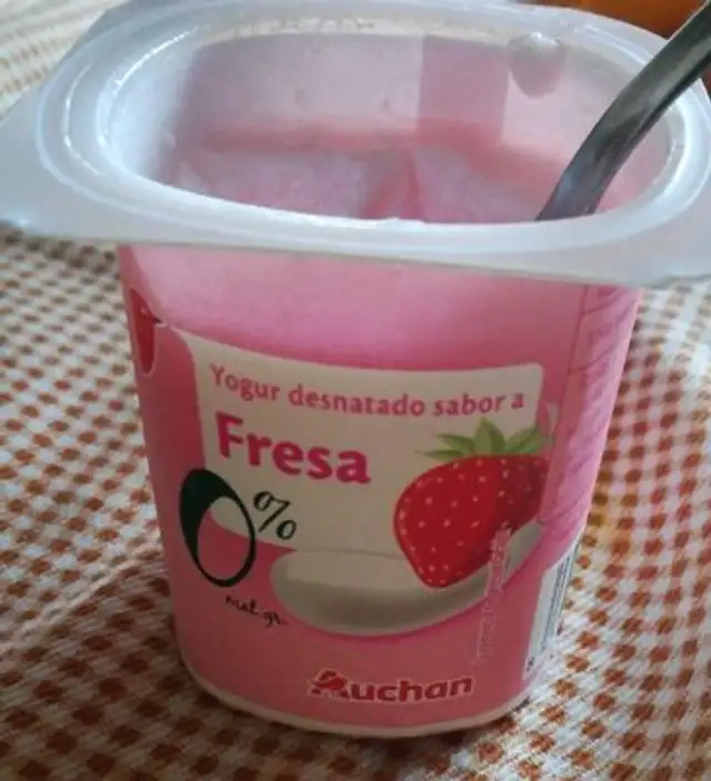 Yogur desnatado sabor a fresa front packaging