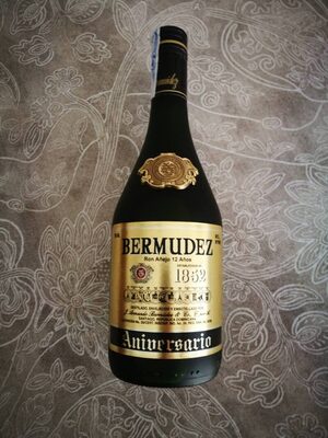 Ron añejo 12 años front packaging