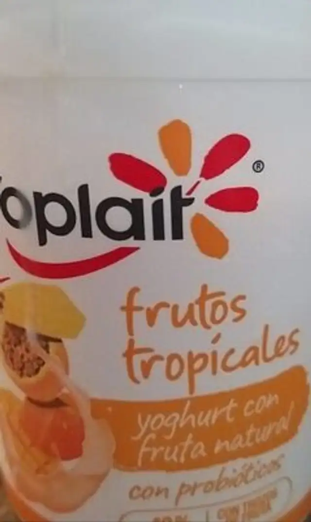 Yogurt con fruta natural tropical front packaging
